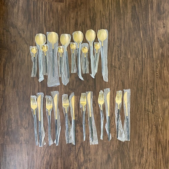 24-Piece Gold Silverware Set Gold Utensils Set for 6, Gold Spoons and Fo… - Picture 8 of 15